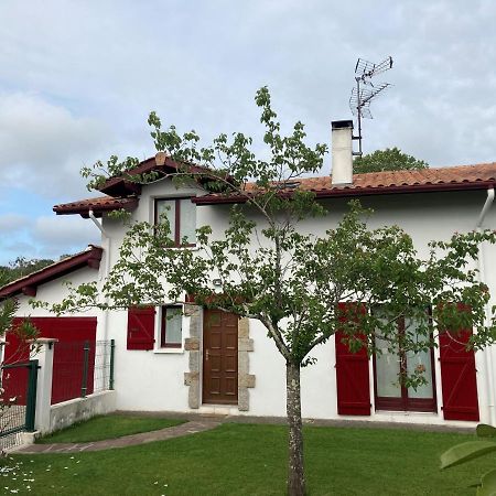 Maison Lore Mendi Elbarron Saint-Pee-sur-Nivelle Exterior photo