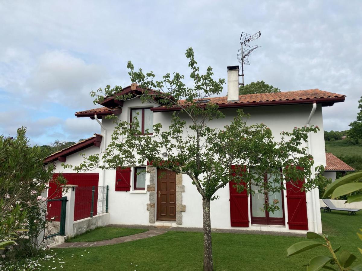 Maison Lore Mendi Elbarron Saint-Pee-sur-Nivelle Exterior photo