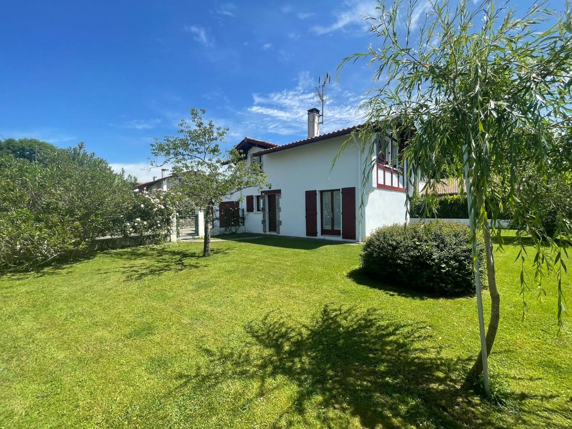Maison Lore Mendi Elbarron Saint-Pee-sur-Nivelle Exterior photo