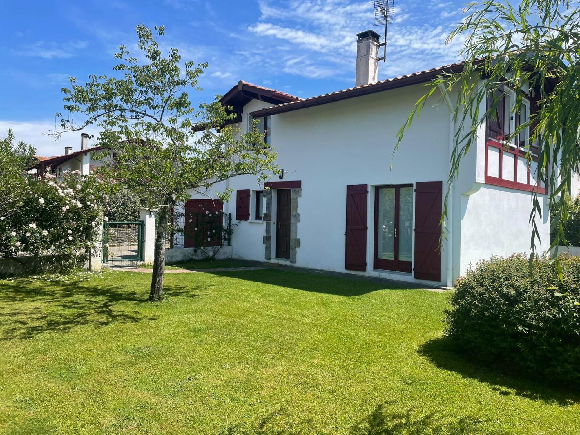 Maison Lore Mendi Elbarron Saint-Pee-sur-Nivelle Exterior photo
