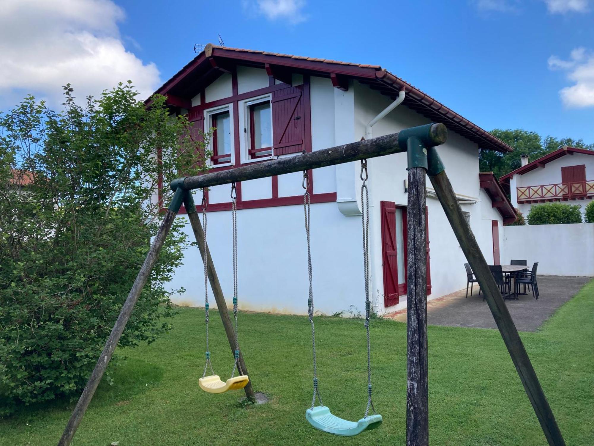 Maison Lore Mendi Elbarron Saint-Pee-sur-Nivelle Exterior photo